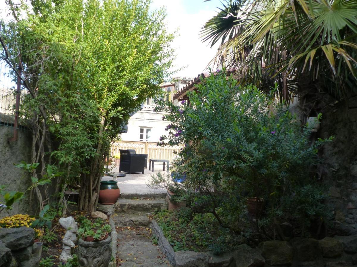 Maison Des Remparts Nichee Sous La Cite 卡尔卡松 外观 照片